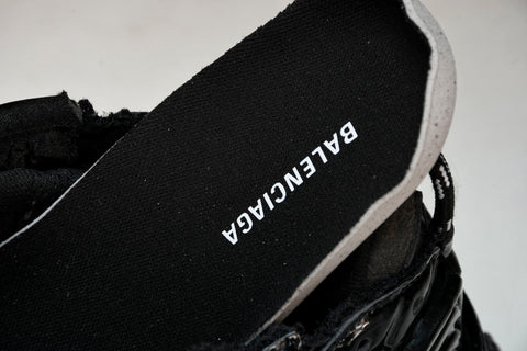 Runner 'Triple Black - Glossy'