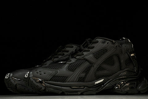 Runner 'Triple Black - Matte'