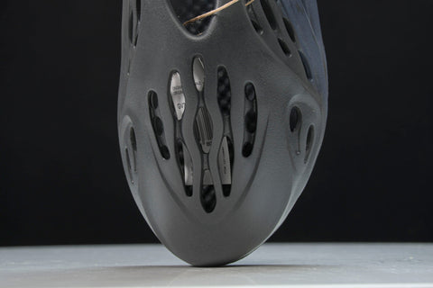 Yzy Foam RNNR 'Mineral Blue'