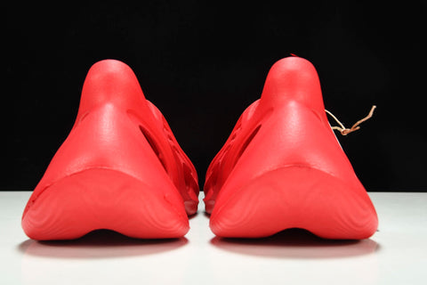 Yzy Foam RNNR 'Vermillion'