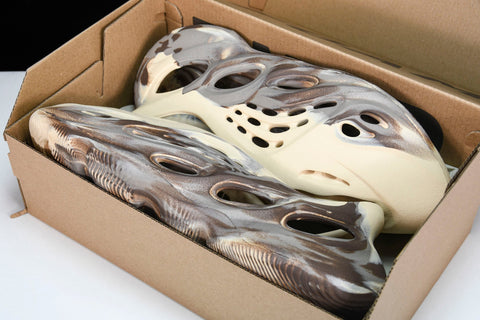 Yzy Foam RNNR 'MX Cream Clay'