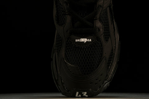 Runner 'Triple Black - Matte'