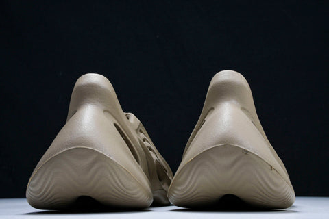 Yzy Foam RNNR 'Mist'