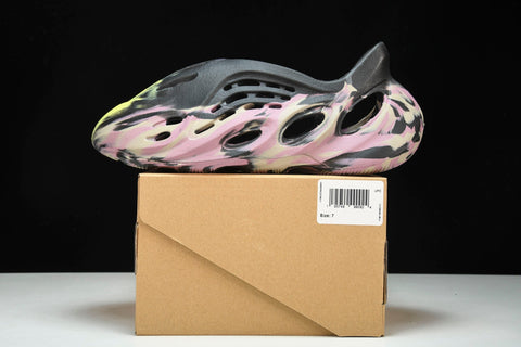 Yzy Foam RNNR 'MX Carbon'