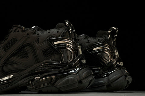 Runner 'Triple Black - Matte'