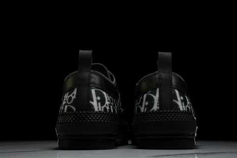 D1or B23 Low ‘Oblique Black’