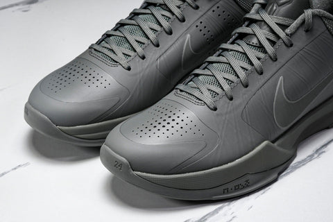 Kobe 5 'Fade to Black'