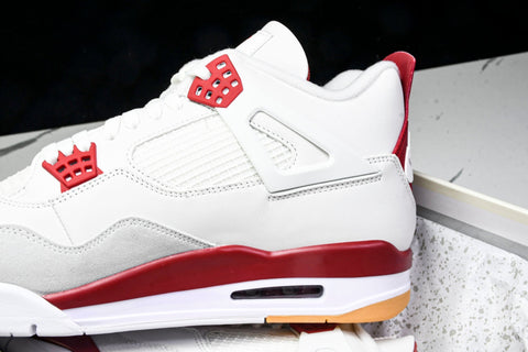 AJ4 Retro SB 'Varsity Red' (Friends & Family)
